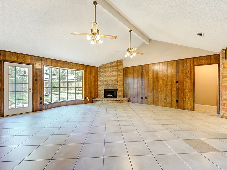 2427 Ridgemont Dr — Photo 16