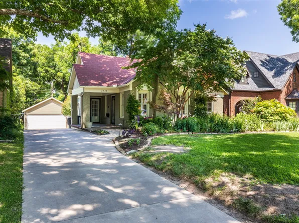 2556 Stadium Dr, Fort Worth, TX 76109