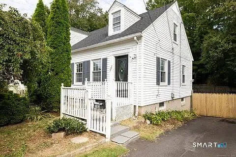 3 bed, 1.0 bath, 1170 sqft, $2,500 — Photo 2
