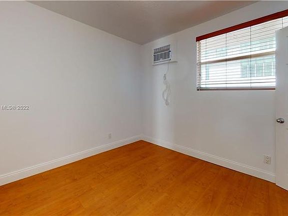 4th image of 505 NE 30th St APT 503