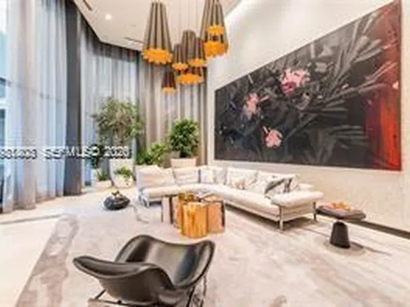 45 SW 9th St, Miami, FL