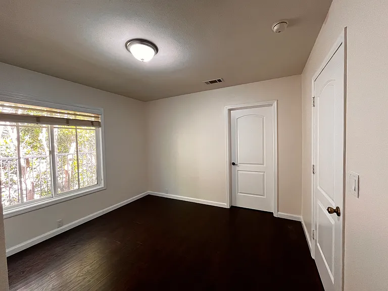 5921 Rowland Ave — Photo 14