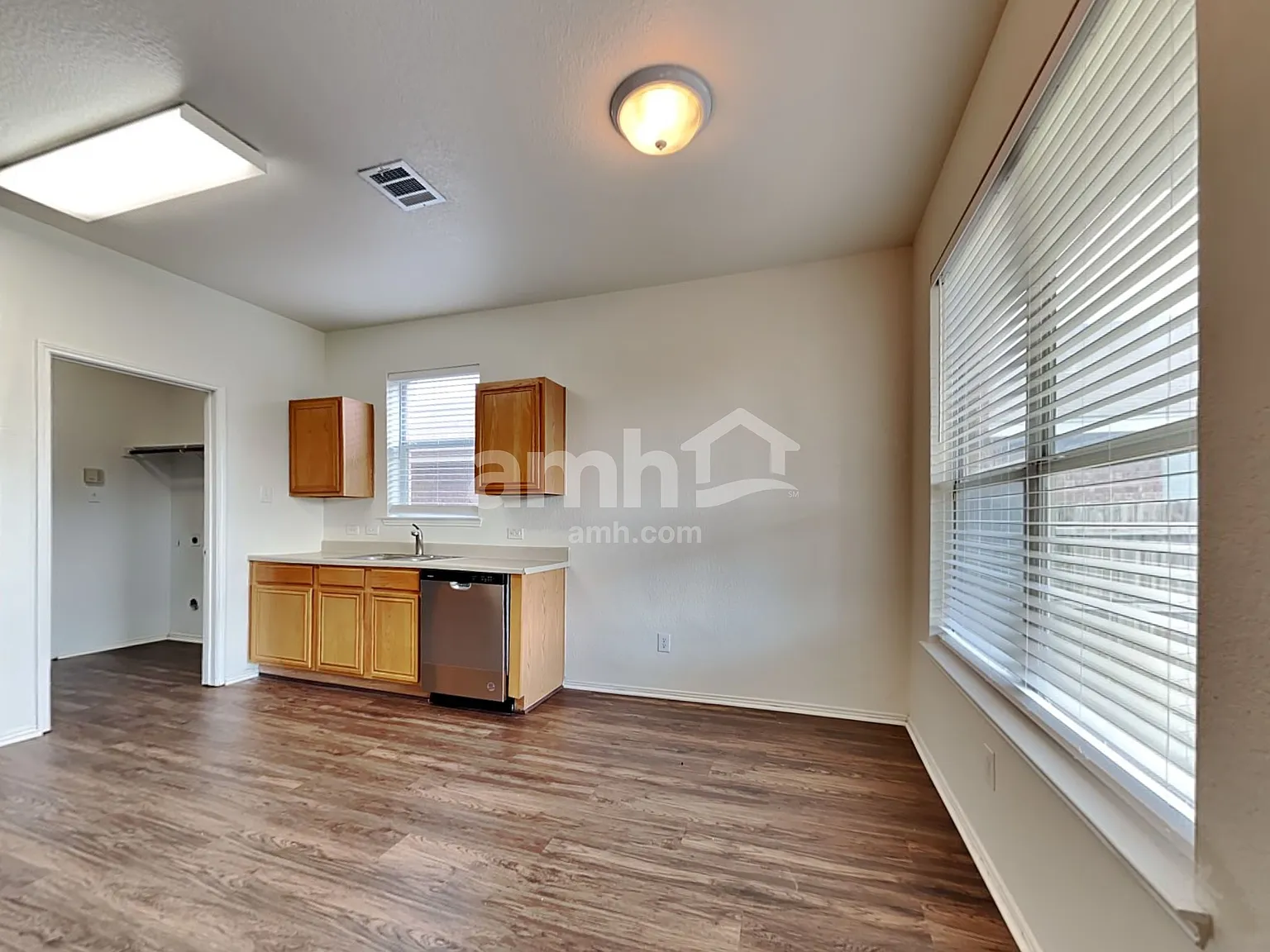 3 bed, 2.5 bath, 1792 sqft, $2,215 — Photo 4