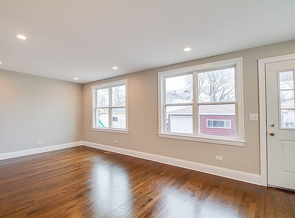 4th image of 1112 Lyman Ave