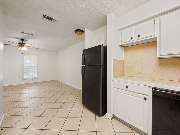 5th image of 1155 Jim Taylor Dr #1