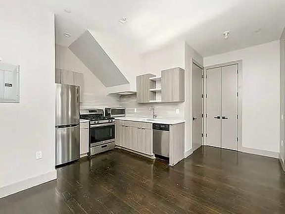 2nd image of 86 Stanhope St #1B