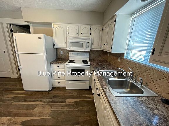 5th image of 1201 N Skyline Dr APT 1