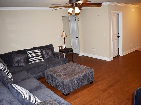 4th image of 1116 W Cunningham Ave