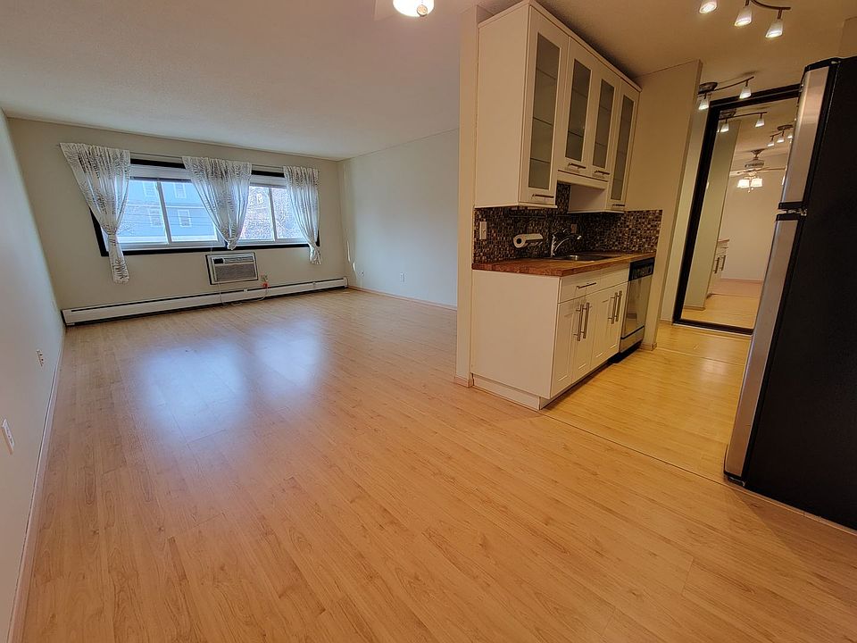 1st image of 2616 Harriet Ave APT 207