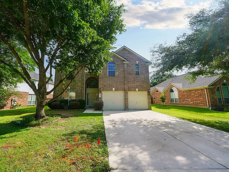 4736 Green Bluff Dr — Photo 2