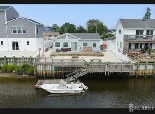 35 Mirror Lake Dr, Little Egg Harbor, NJ 08087