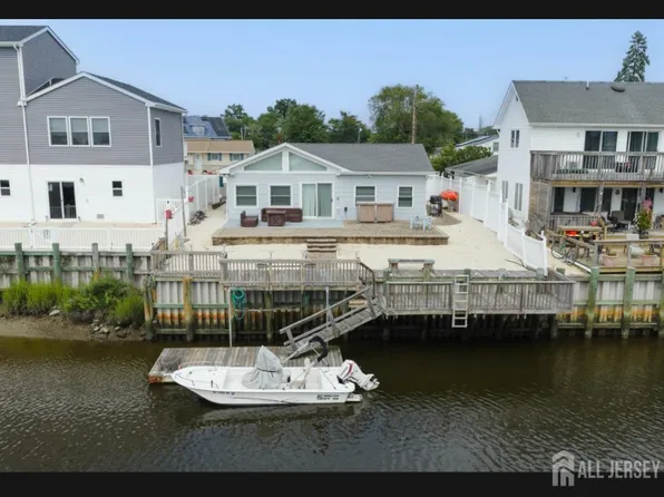 35 Mirror Lake Dr, Little Egg Harbor, NJ 08087