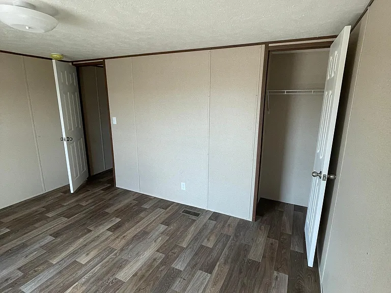 219 Garfield Dr — Photo 16