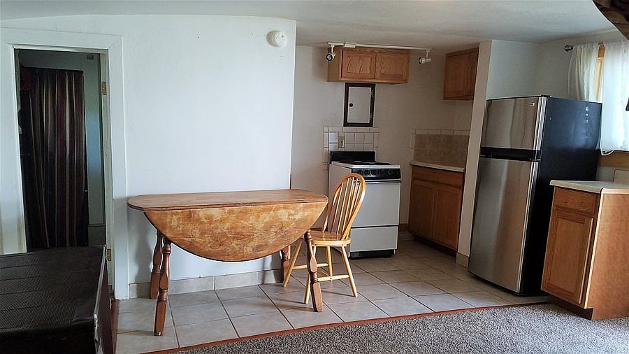 2nd image of 417 1/2 E Spruce St