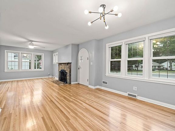 5th image of 304 E Schreyer Pl