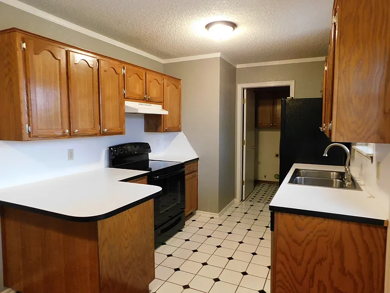 2123 Lakecrest Dr — Photo 5