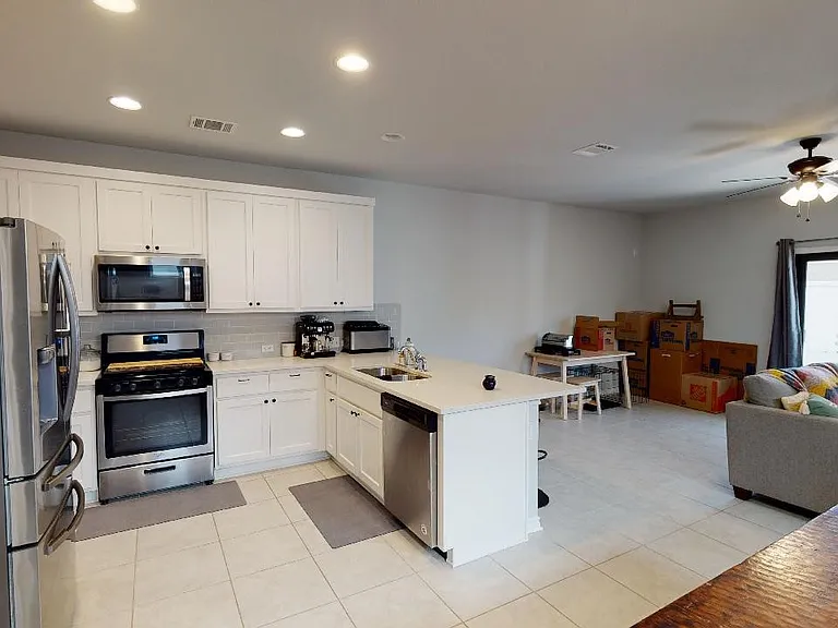 1720 Yaupon Grove Ln — Photo 6