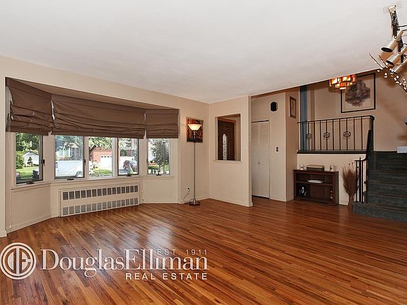4th image of 131 Beverly Pl