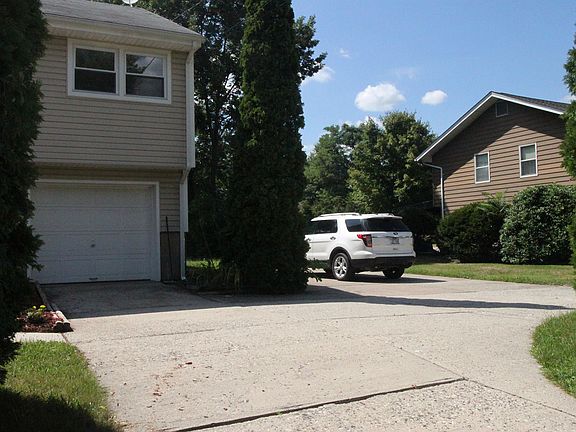 2nd image of 132 Crescent Ave