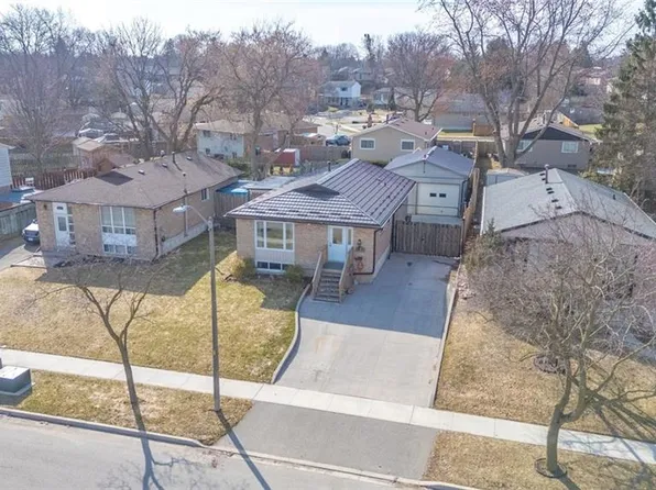 136 Woodlawn Ave, Brantford, ON N3R 6S2