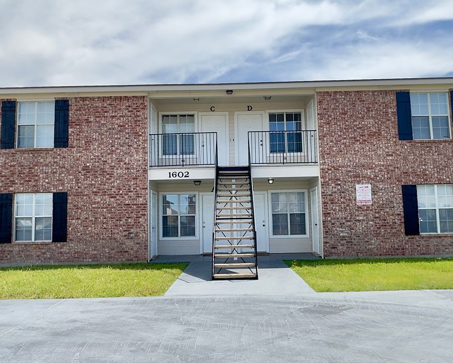 1st image of 1602 Dugger Cir #D