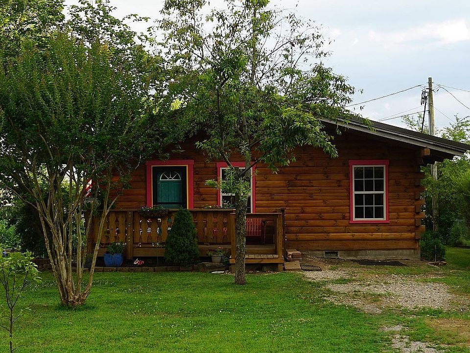 1st image of 946 Lewis Cir