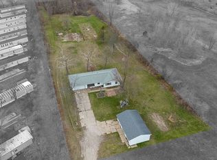 2734 N Center Point Rd, Cedar Rapids, IA 52411