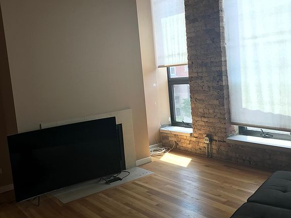 3rd image of 420 W Grand Ave APT 2B