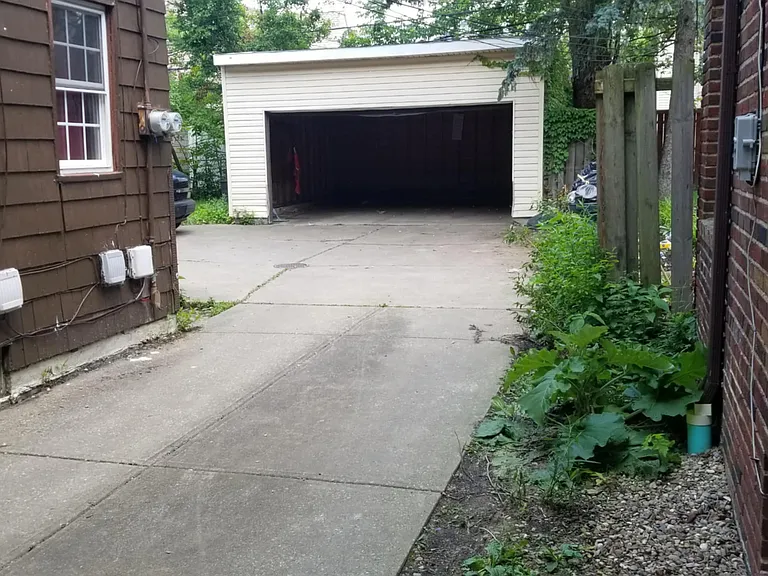 3631 Lindholm Rd — Photo 2