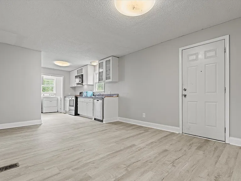 6112 Nazarene Rd — Photo 8