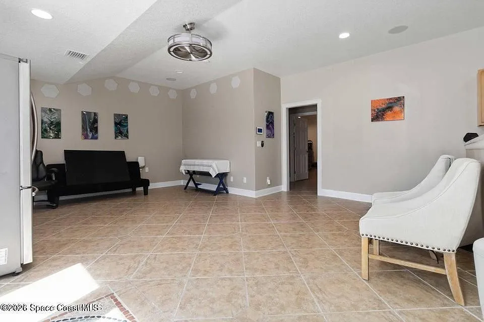 2 bed, 1.0 bath, 2258 sqft, $4,000 — Photo 3