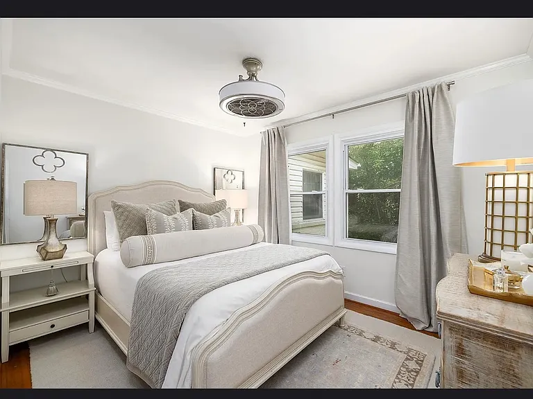 660 Bourbon Cir — Photo 11