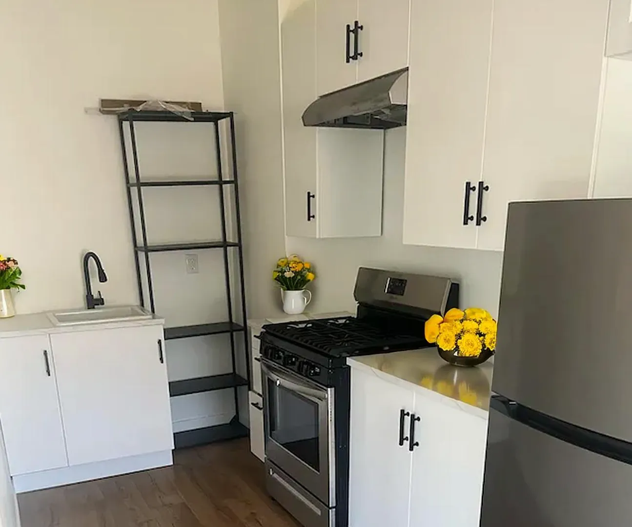 Comfort and Convenience in Lincoln Heights at 2431 Sichel Street — Photo 4