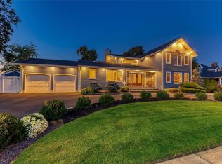 11 Amity Pl, Massapequa, NY 11758