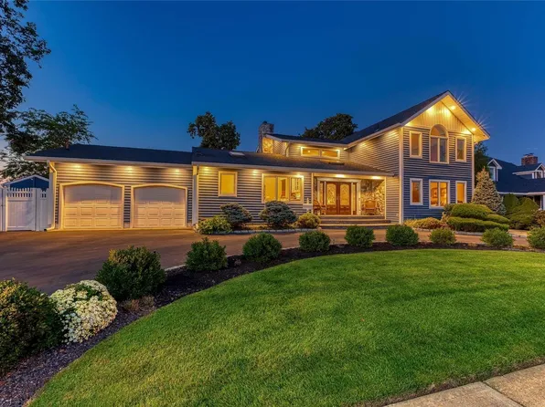 11 Amity Place, Massapequa, NY 11758