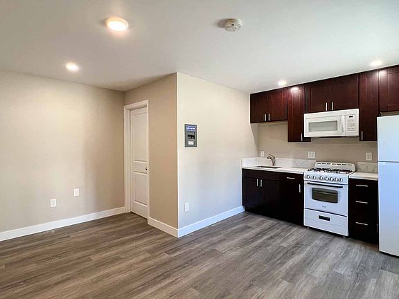 3rd image of 4325 Texas St #10