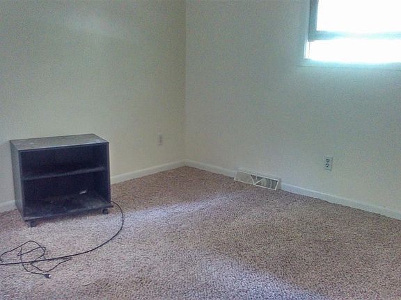 4th image of 16 Odessa Dr