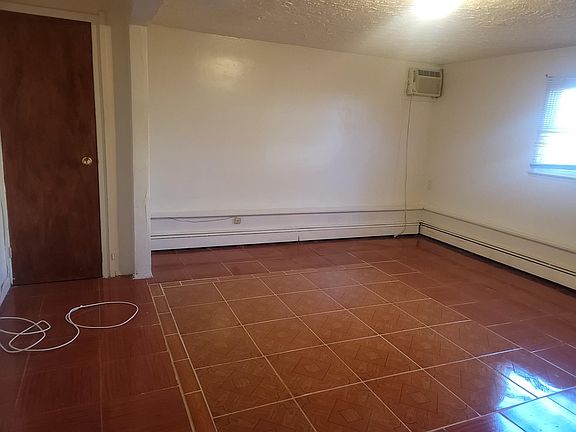 4th image of 1385 Sweetman Ave Floor 1