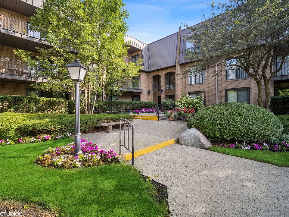 1st image of 3 The Court Of Harborside APT 305