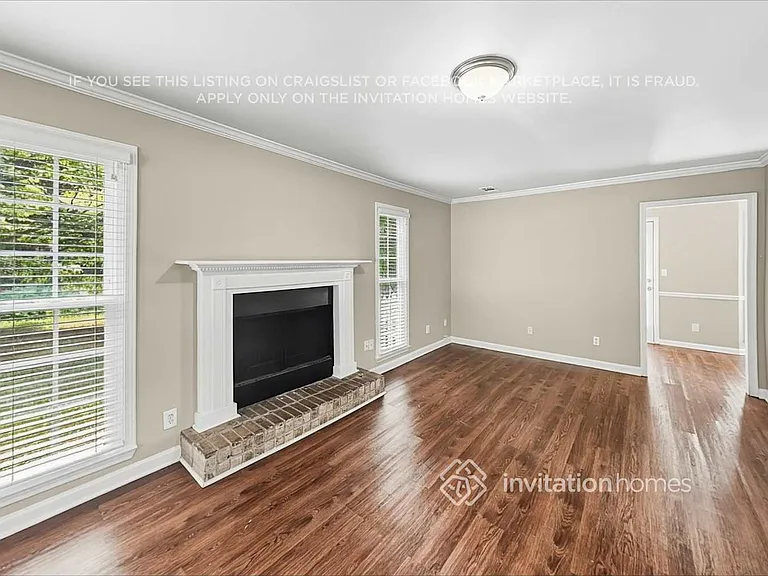 4351 Lakeside Hills Way NE — Photo 6