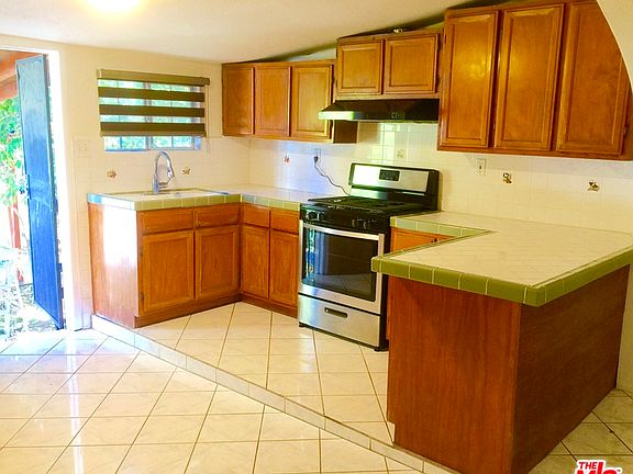 5th image of 2306 S La Salle Ave