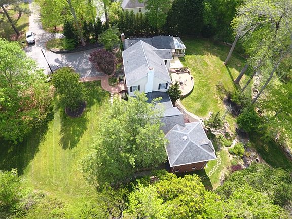 2nd image of 114 Rosewood Ln