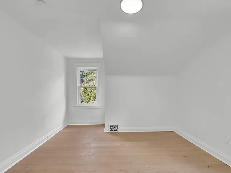 1584 Hampton Rd — Photo 14