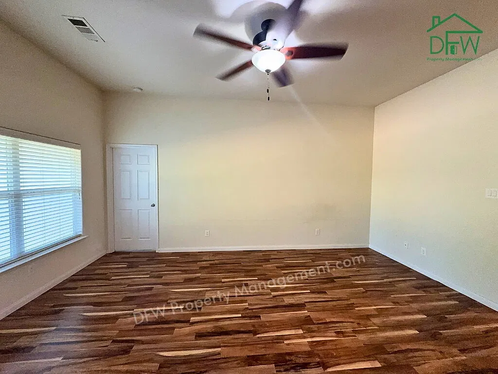 3 bed, 2.0 bath, 1342 sqft, $1,975 — Photo 3