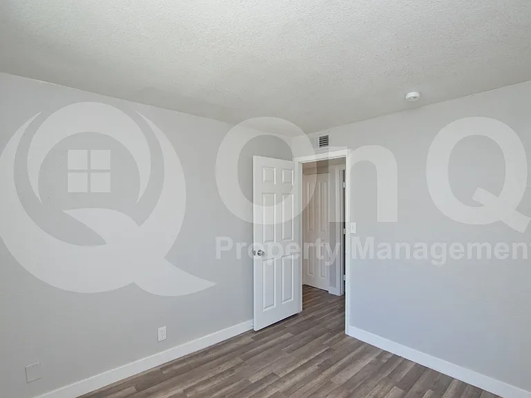 6044 N 21st Ave #2 — Photo 12