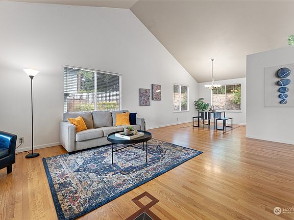 5th image of 1579 Reo Place NW