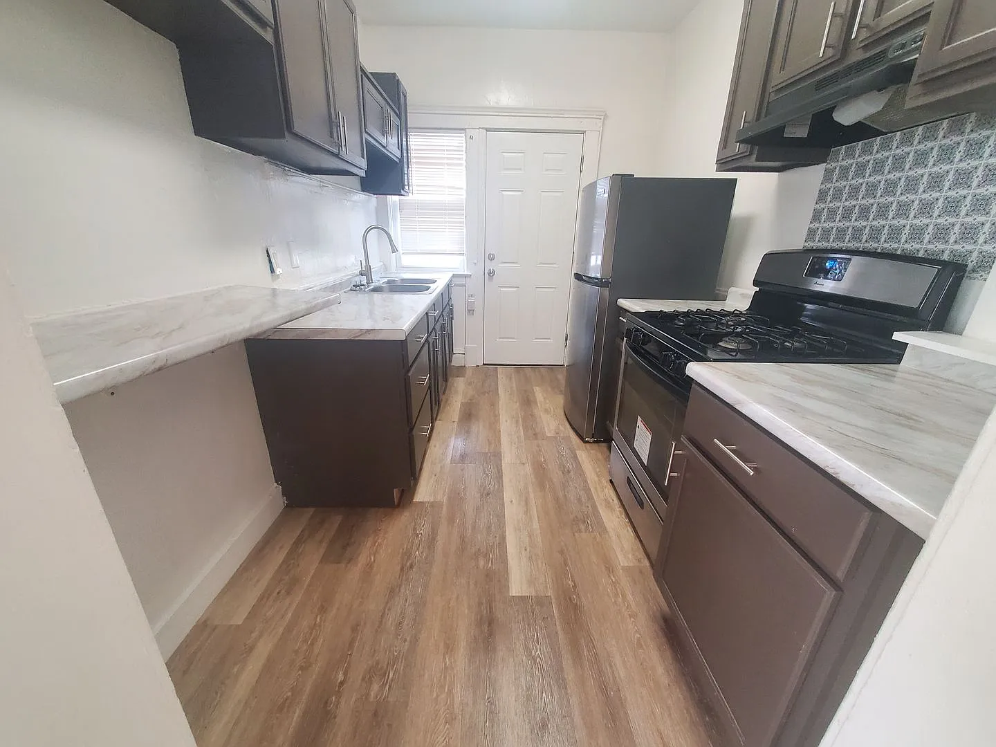 2bd Unit In 4-Plex Near Case Western Cash Pay *Street Parking* — Photo 1