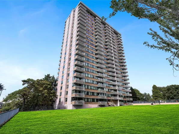 647 Michigan St #2104, Victoria, BC V8V 1S9