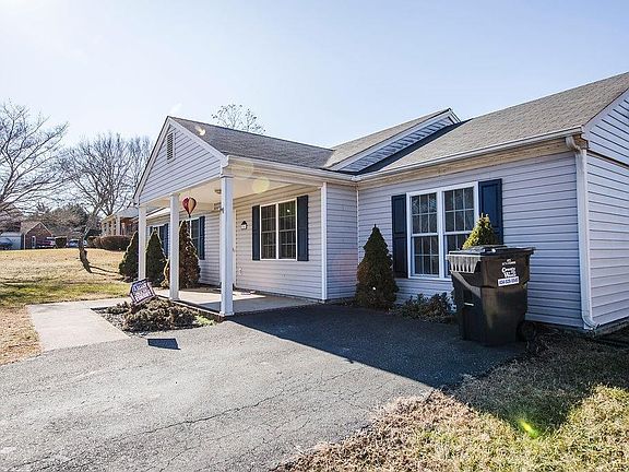 4th image of 104 Stayman Ln