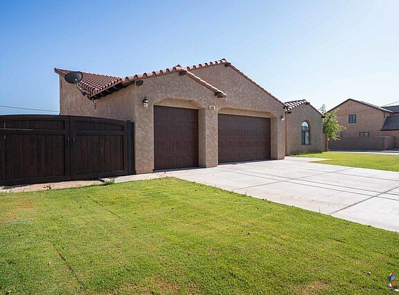 2nd image of 2085 Chaparral Dr